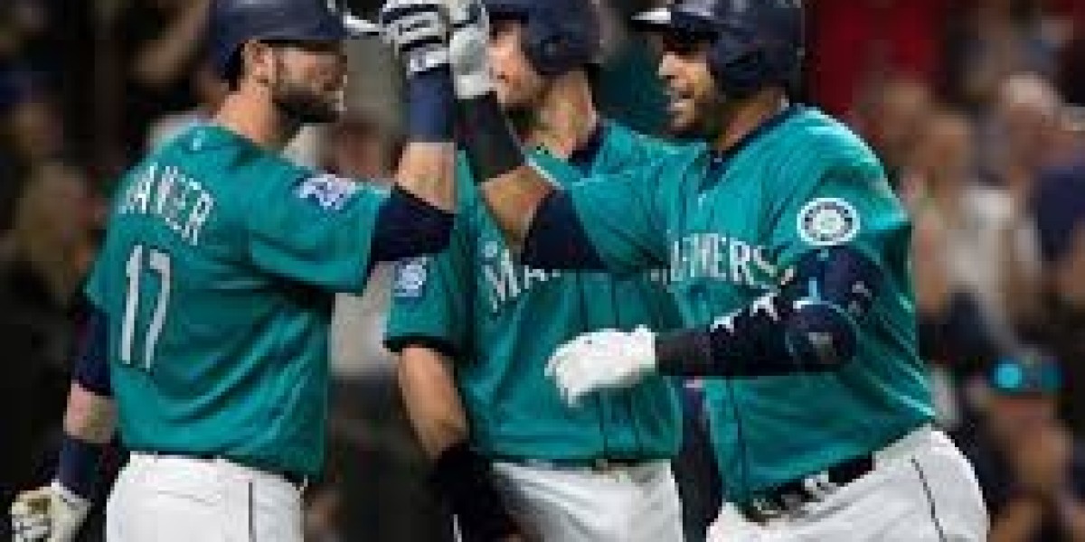 Mariners Moose Music, 2/18/25: Luis Castillo, Geraldo Perdomo, and Mike Trout