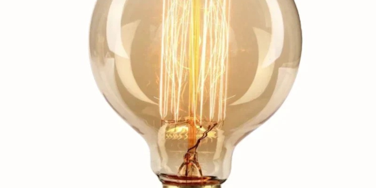 40 Watt G95 Edison Bulb Golden – Vintage Elegance for Modern Spaces