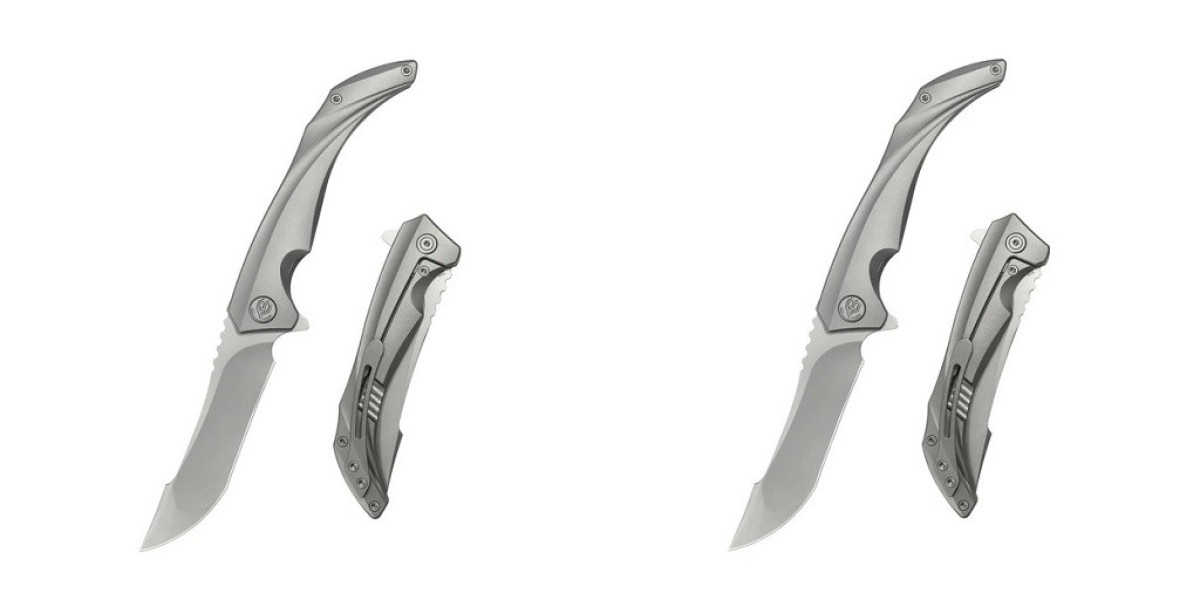Protecting the Carbon Steel Blade of a Folding Utility Knife