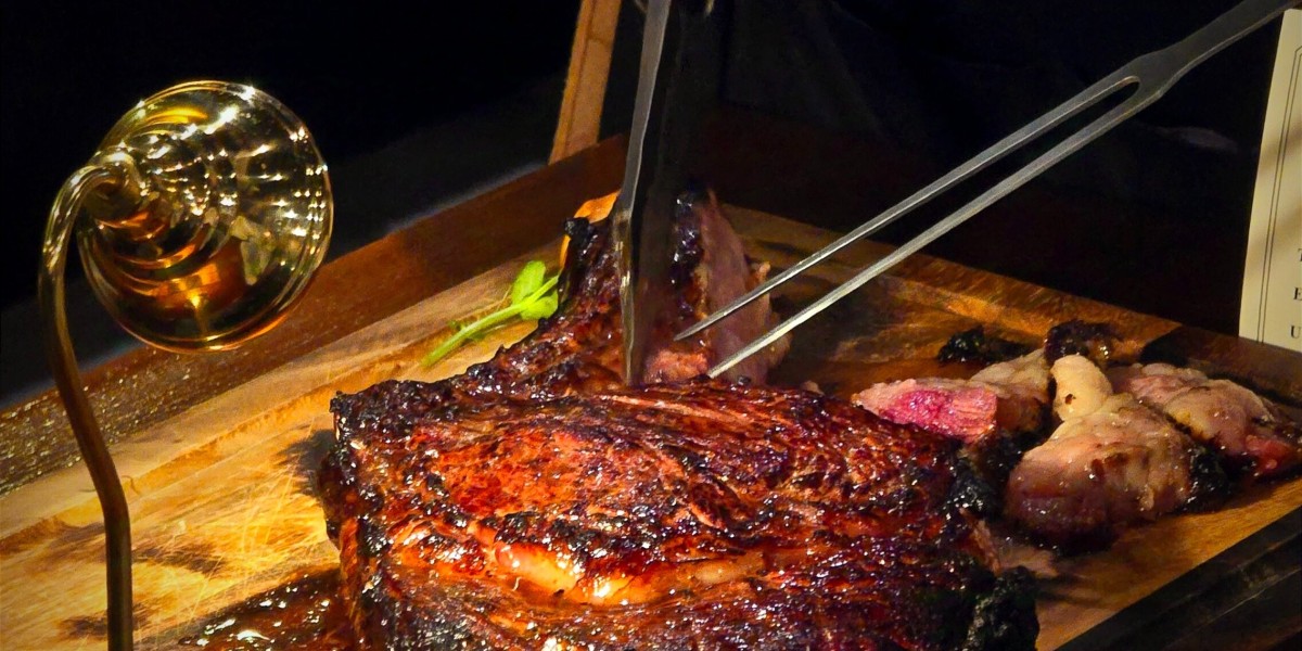Beef Steak Singapore: Experience Premium Dining at Tomahawk