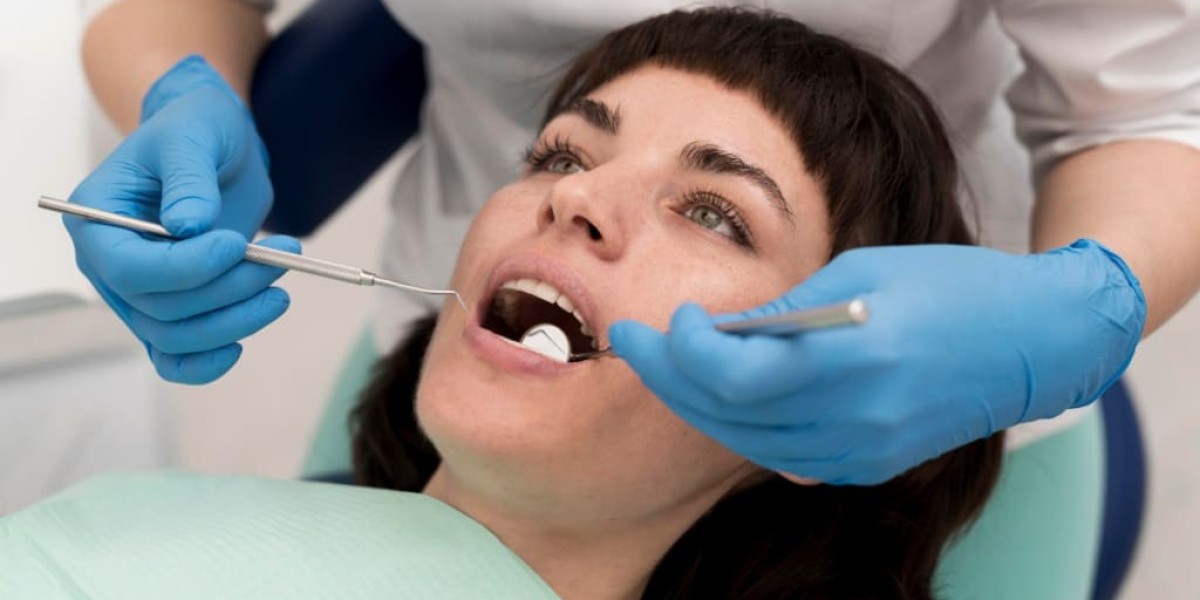 Best Dental Clinic Secrets for Whiter Teeth Without Chemicals