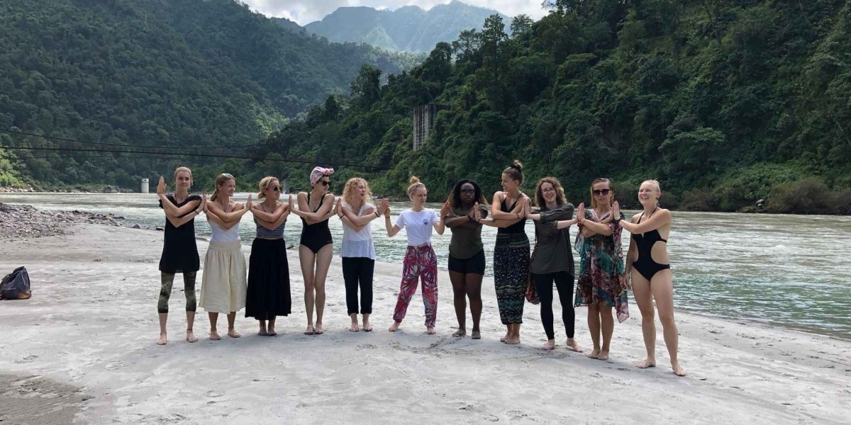 Why Backpackers Are Choosing Yoga Teacher Training in India