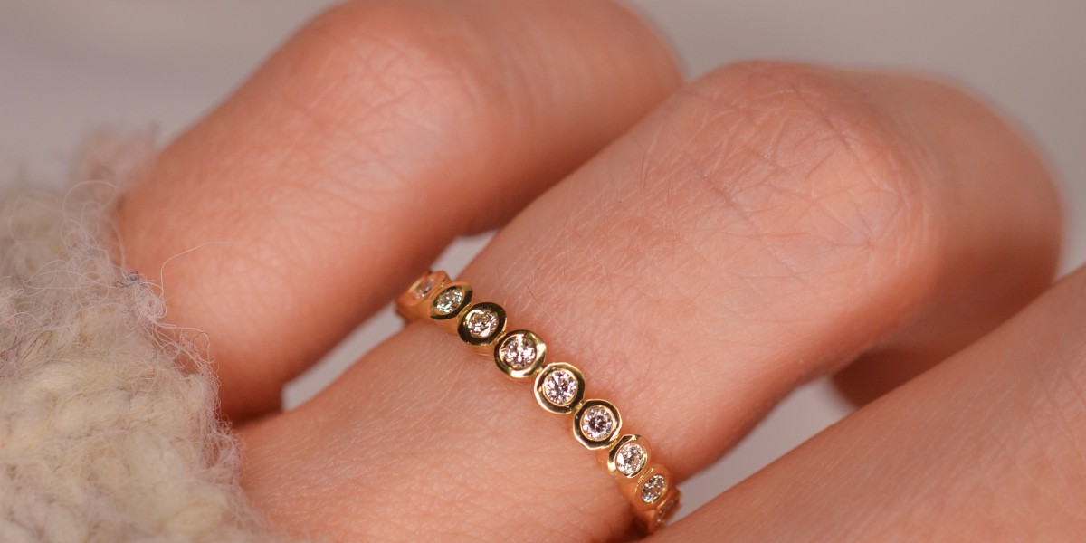 How Much Should an Engagement Ring Cost? Expert Tips to Decide