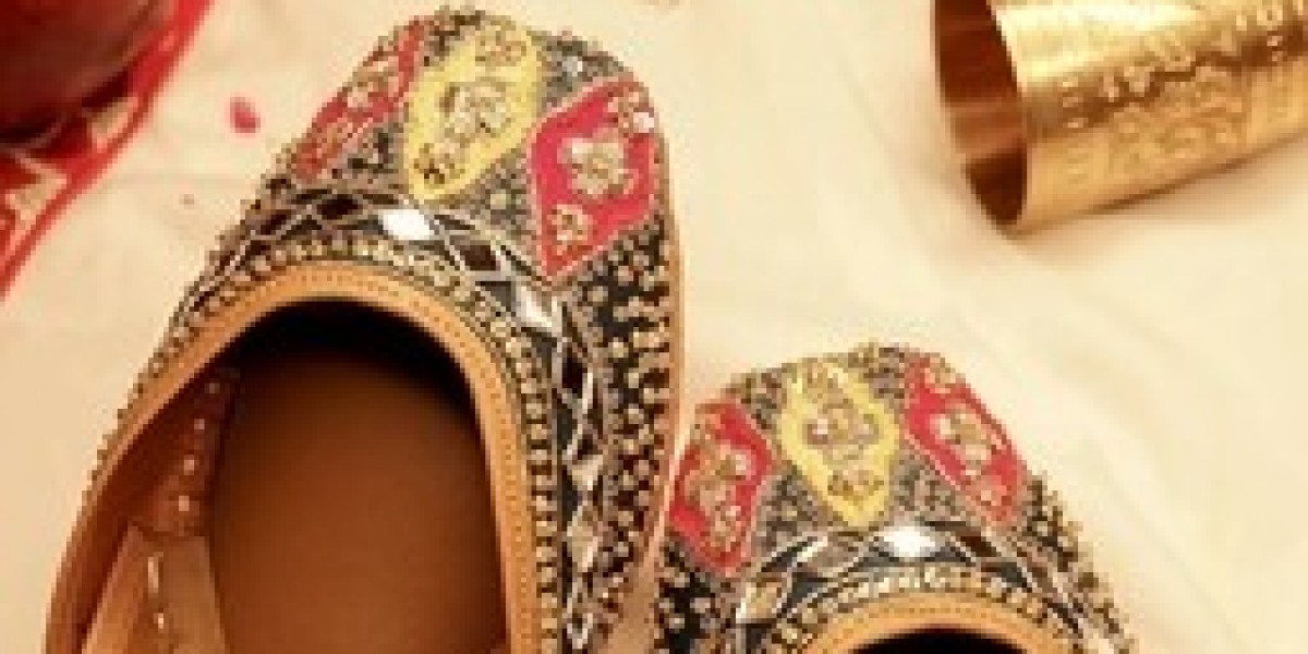 The Right Juttis to Complement Your Look A Gulbhahar's Fashion Guide