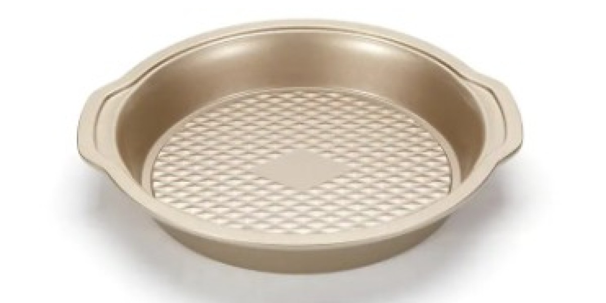 Exploring the Different Uses of a Cake Pan in the Kitchen