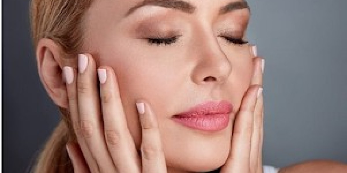 How Cosmetic Facelift Surgery & Procedures Can Rejuvenate Your Natural Appearance
