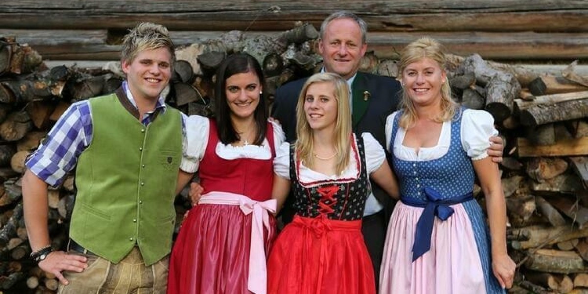 How to Wear Traditional Bavarian Clothes for Oktoberfest?