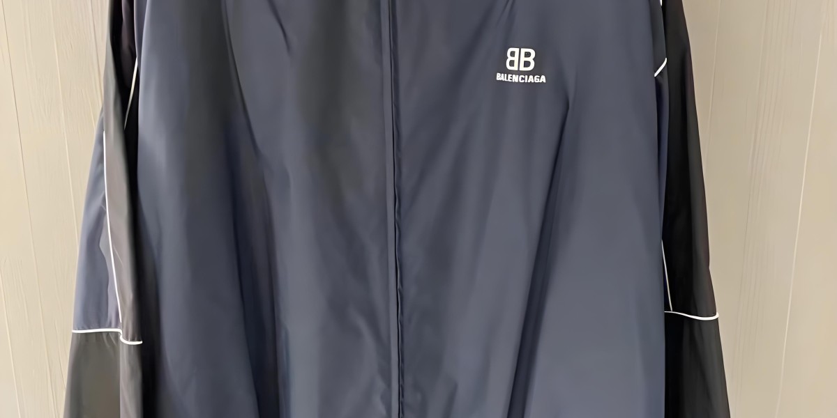 Balenciaga台灣時尚推薦｜巴黎世家短袖T恤與內褲全攻略【新品美紋膠帶LOGO系列】