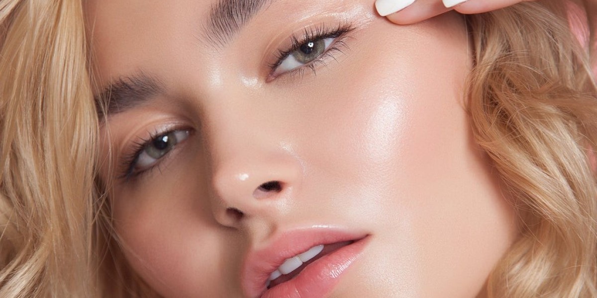 How Does the Best Dermatologist Enhance Skin Glow?