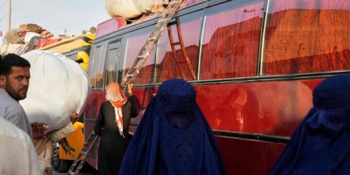 Tragedy at the Border: 71 Refugees Perish in Devastating Afghanistan Bus Fire