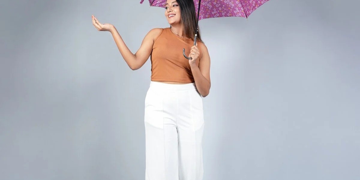 The Ultimate Guide to Ladies' Umbrellas: Stay Stylish, Stay Dry