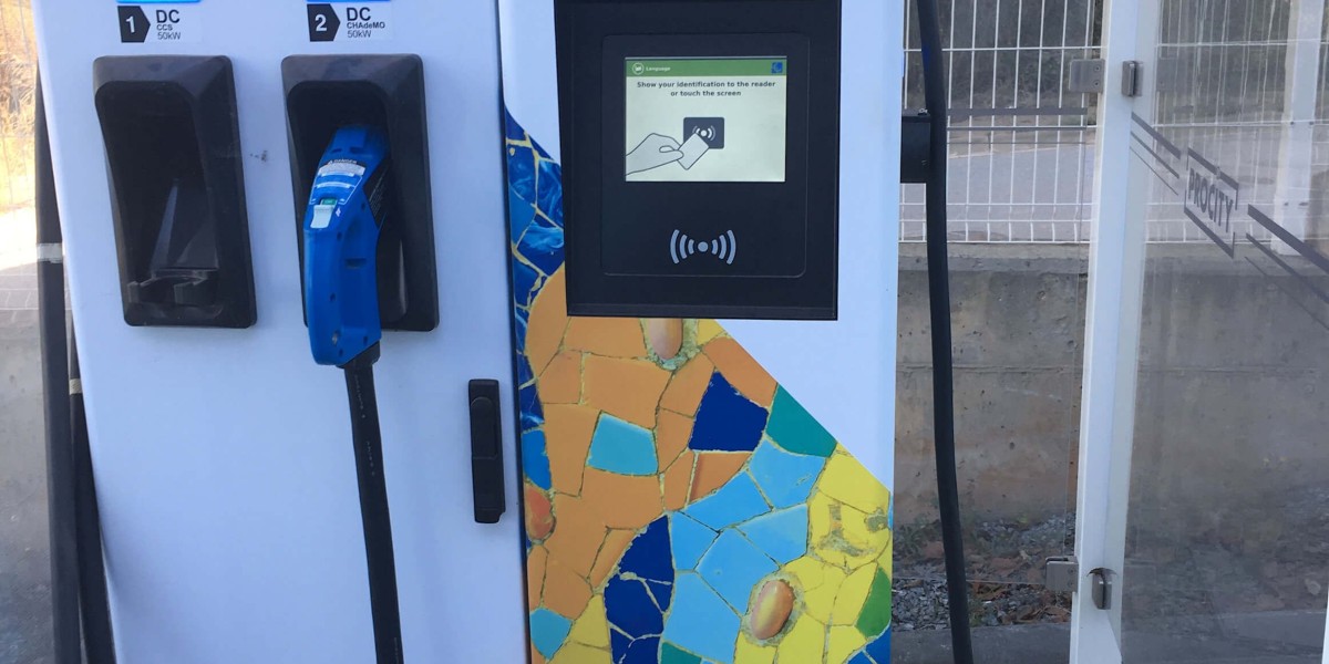 Ultra-fast EV Charging Station Market Trends Driving Innovation, Infrastructure Growth, and EV Adoption
