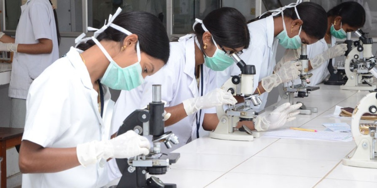 Diploma in Paramedical Courses – A Smart Choice for Students Seeking Short-Term Programs