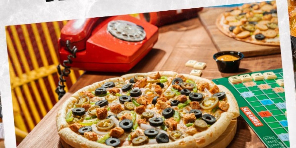 Why Do Lahoris Keep Coming Back to This One Pizza Shop?