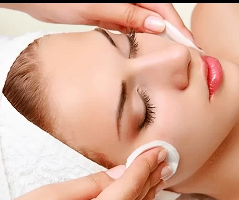 Deep Cleansing Facial with Extraction