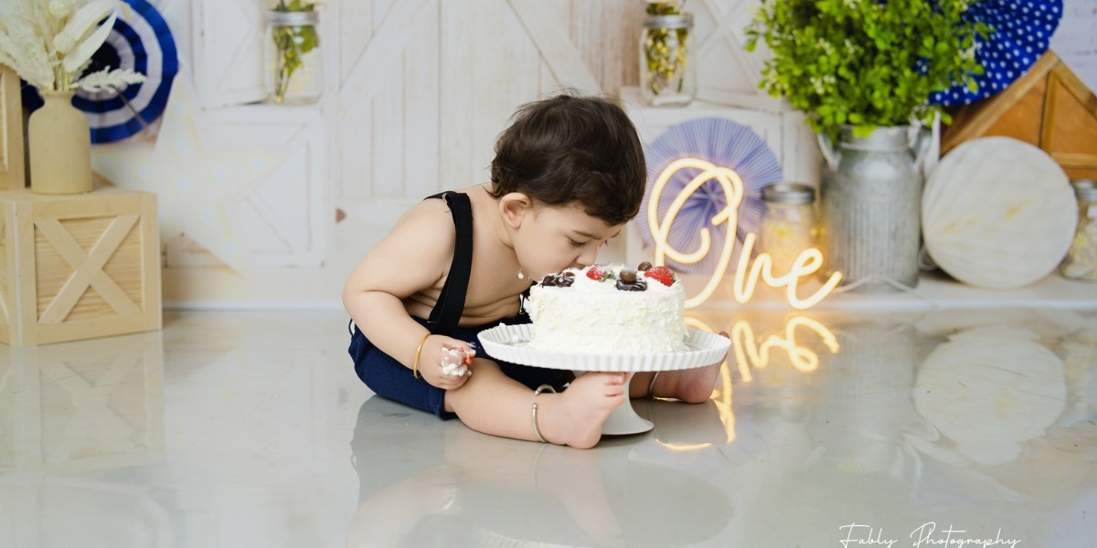 Cake Smashing Photography Sydney – Capture Unforgettable First Birthday Moments