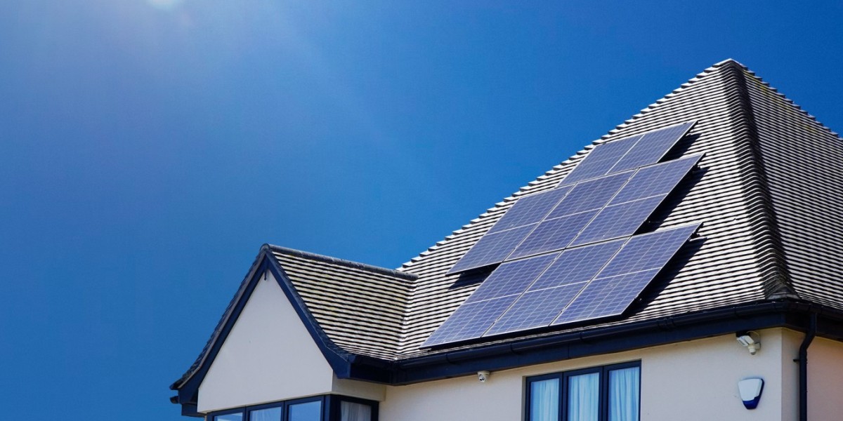 The Advantages of Using a Hybrid Solar Generator System