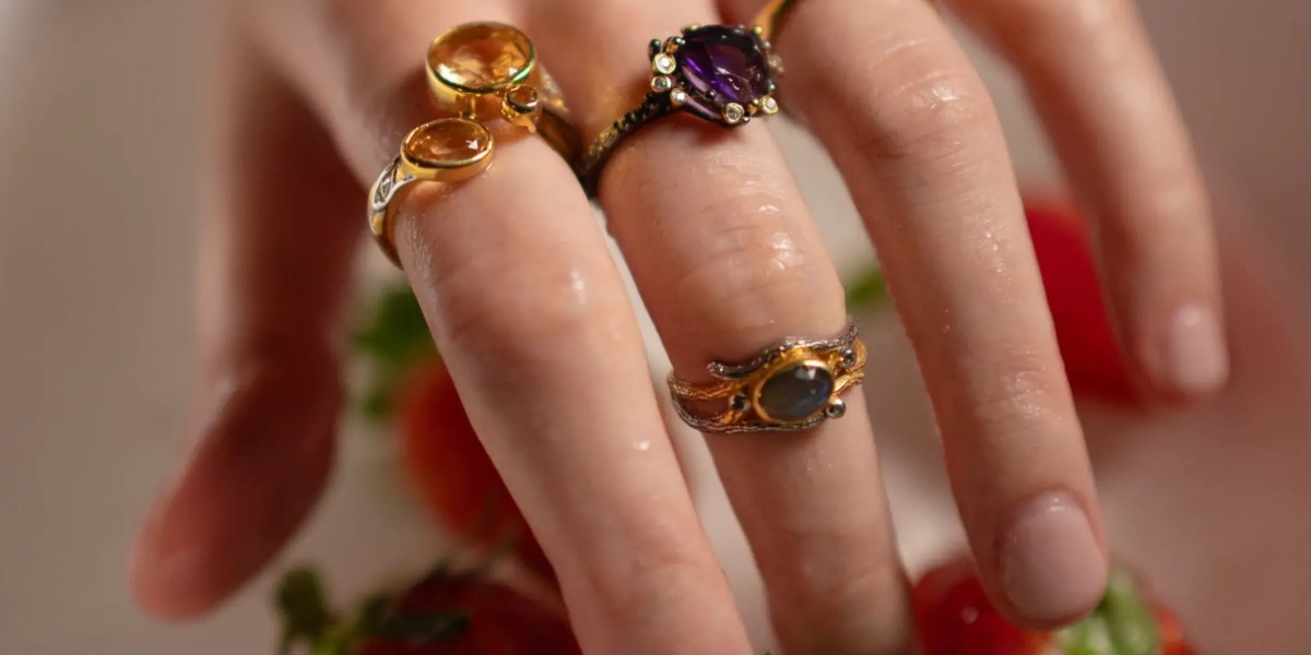 Gemstone Rings for Wedding Gifting India – Make Your Moments Sparkle with Dalakosa