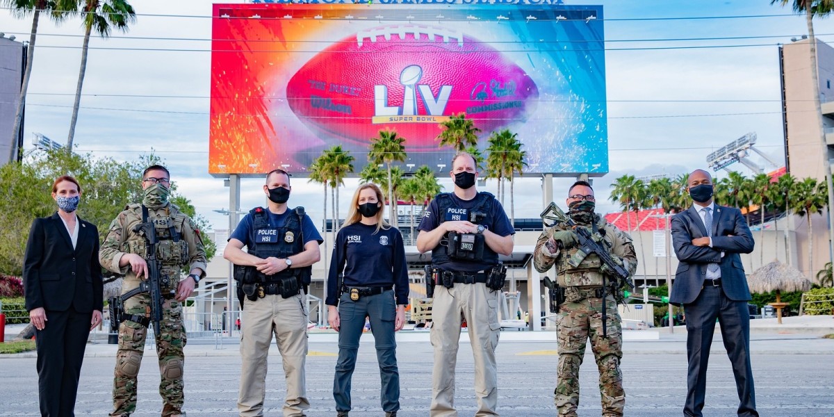 Personal Security vs. Armed Security in Tampa, FL: What You Need to Know