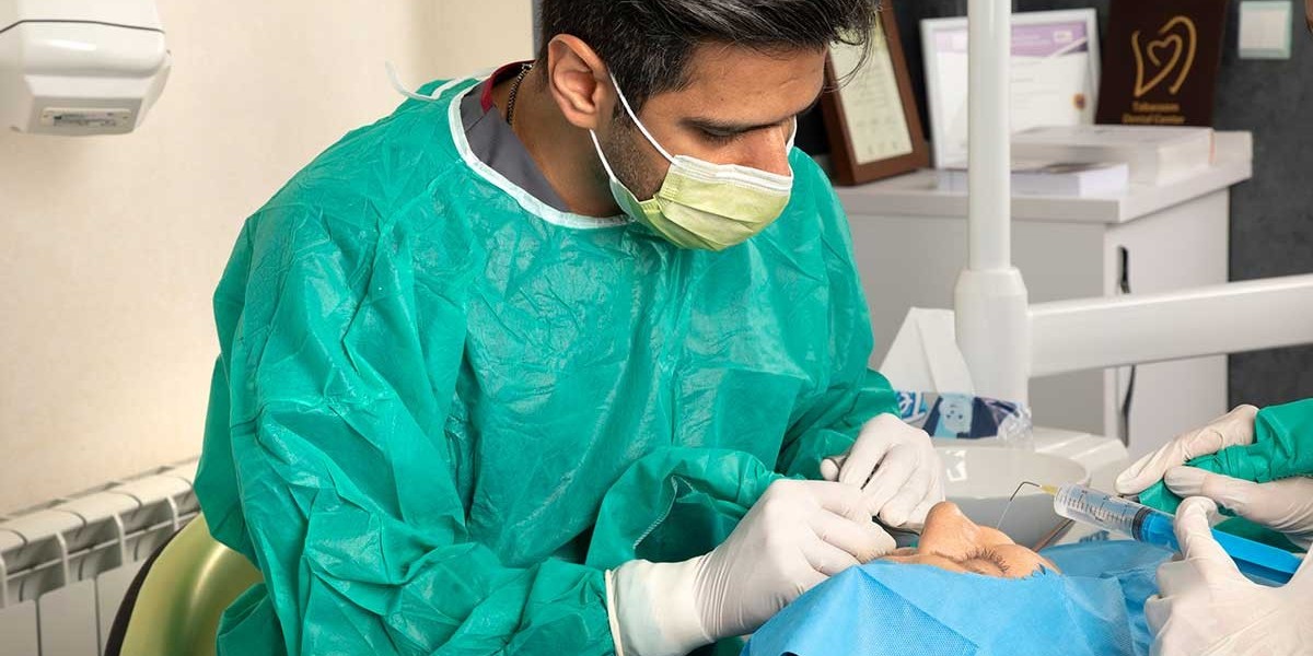 Perfect Your Smile with an Experienced Cosmetic Jaw & Face Surgeon Clinic