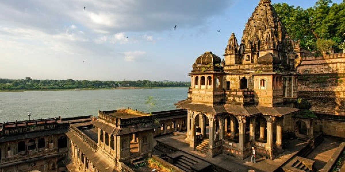 Indore to Maheshwar Taxi