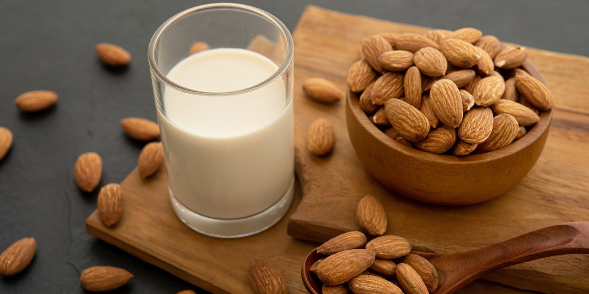 Almond Milk Market Gains Momentum With Innovative Blends Incorporating Oats, Soy, and Other Nut-Based Milks