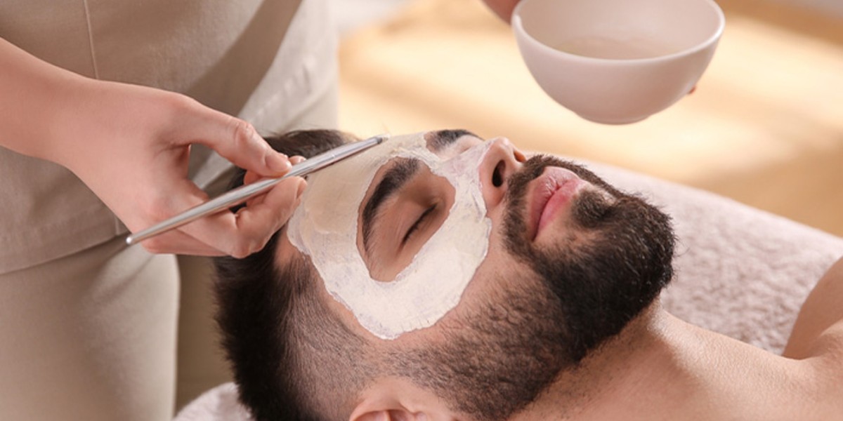 Which Men’s Facial Techniques Improve Tone and Hydration?