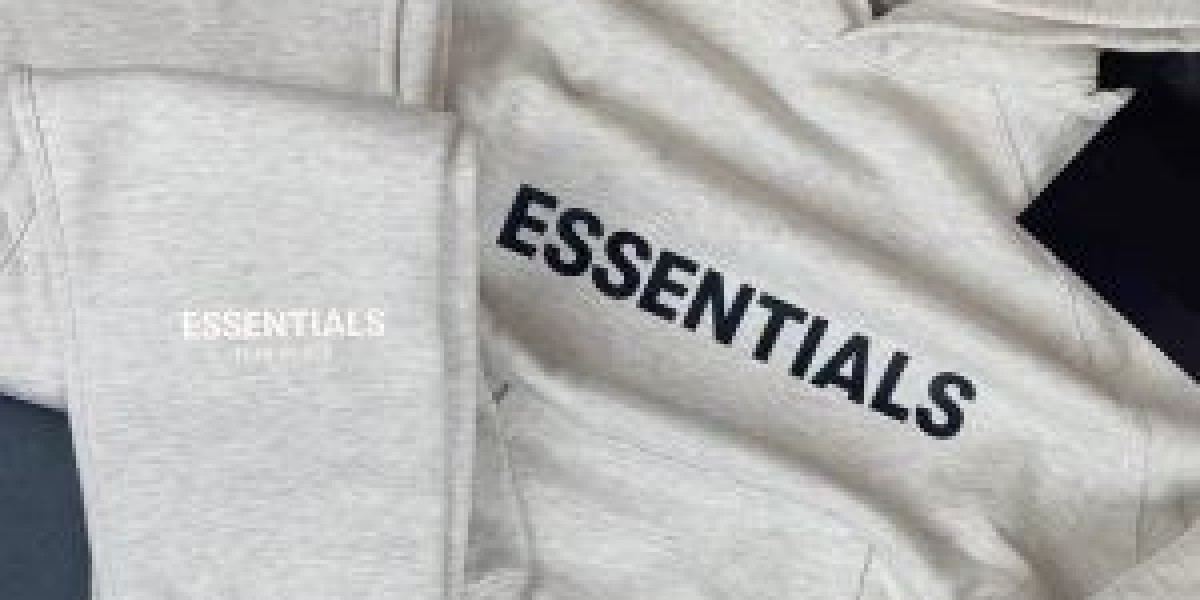 Essential Hoodie for Streetwear – Casual Comfort Meets Urban Fashion