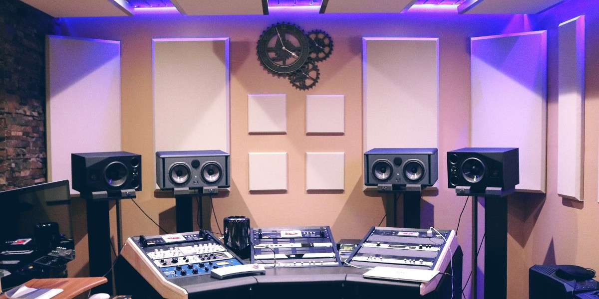How Does Renting a Podcast Studio in Dallas Improve Production?