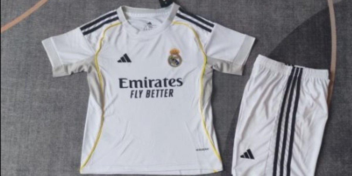 طقم ريال مدريد الأصلي من Sport Touch – تألق بروح البطل الآن!