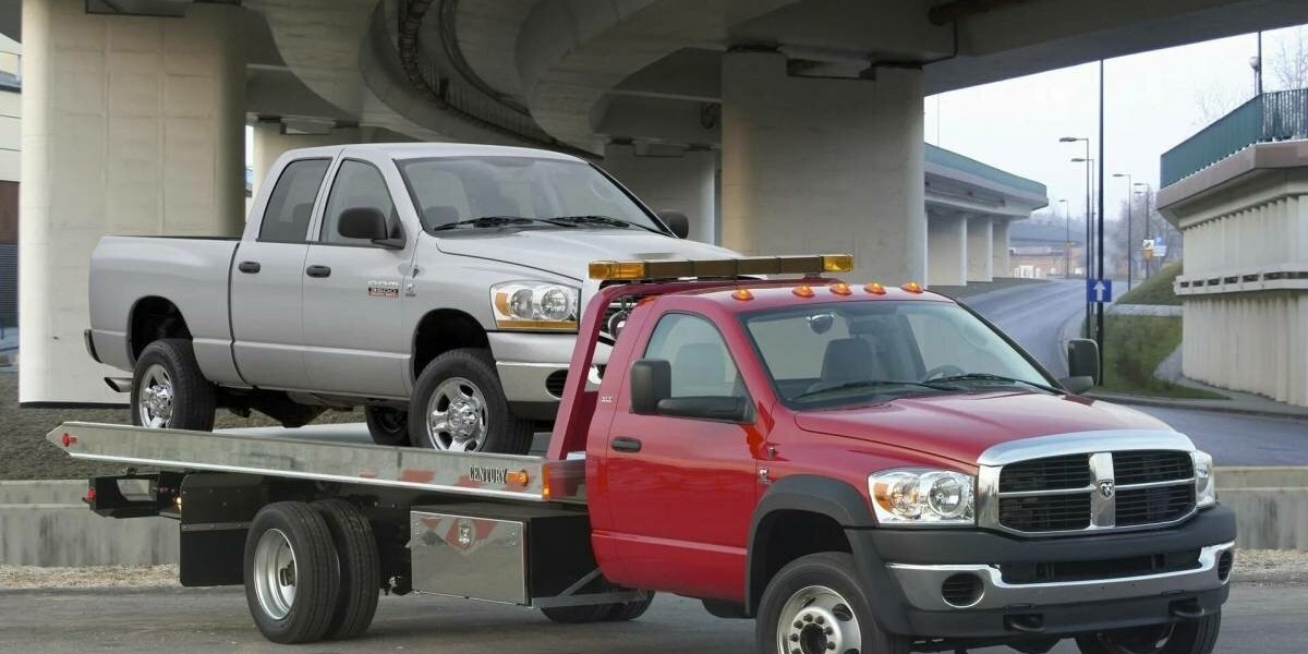 Tow Truck Company vs. Semi Towing Services: Understanding the Difference