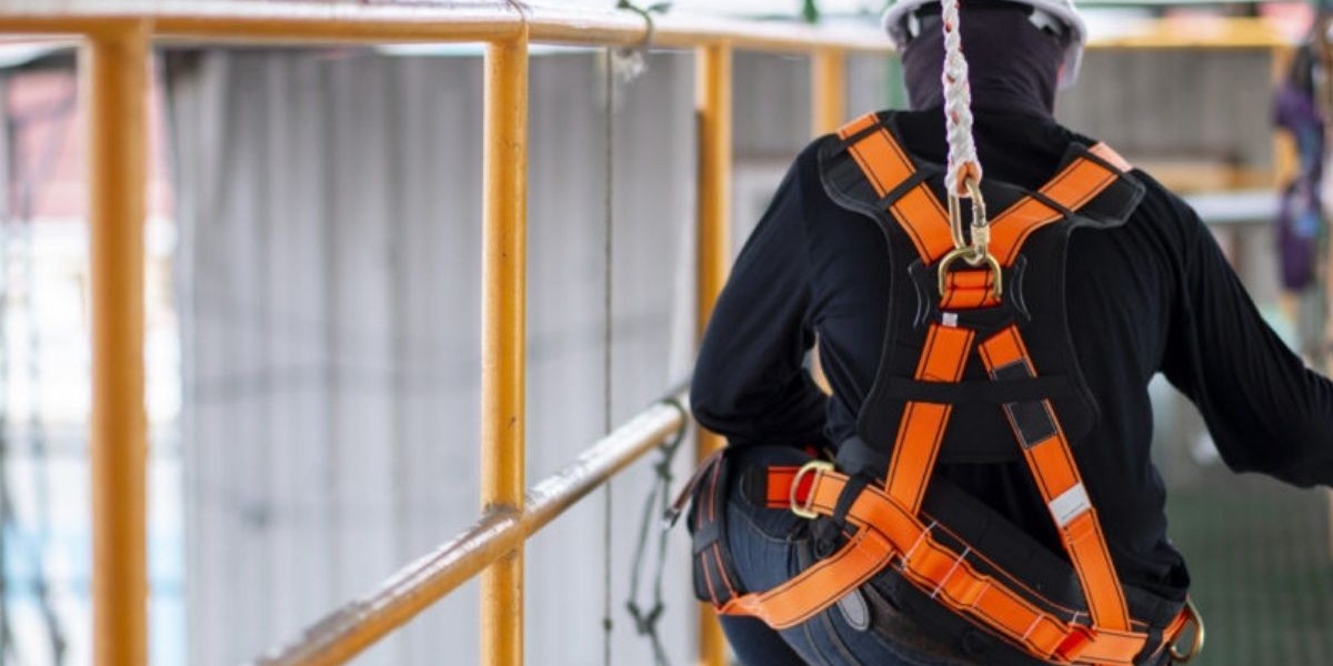 What Does Calgary Fall Arrest Training Include and How Long Does It Take?