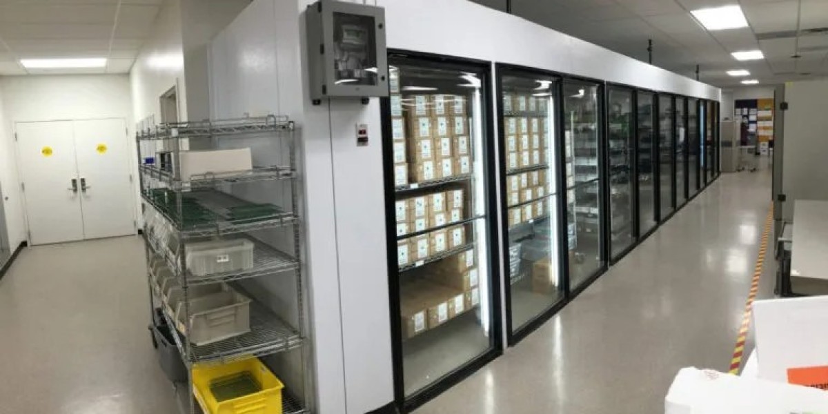 How to Choose the Right Commercial Refrigerator in Canada: A Complete Buyer’s Guide for Restaurants & Grocers