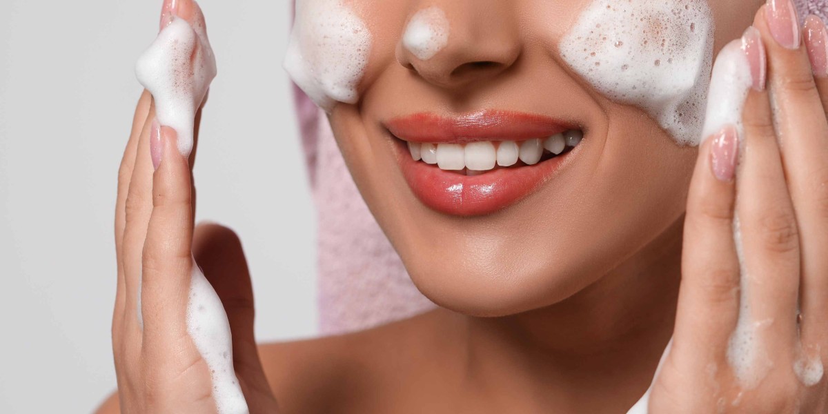How Deep Cleansing Facial Refreshes the Skin