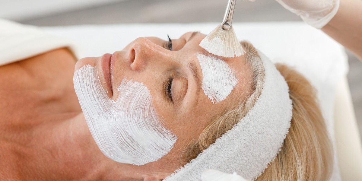 Deep Cleansing Facial: How It Helps Combat Urban Skin Pollution