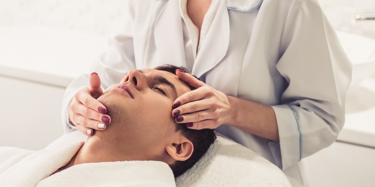What Methods in Men’s Facial Reduce Congestion and Refresh Tone?