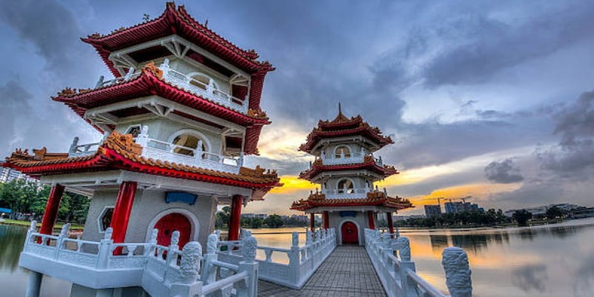 How Can You Experience Local Culture in Singapore?