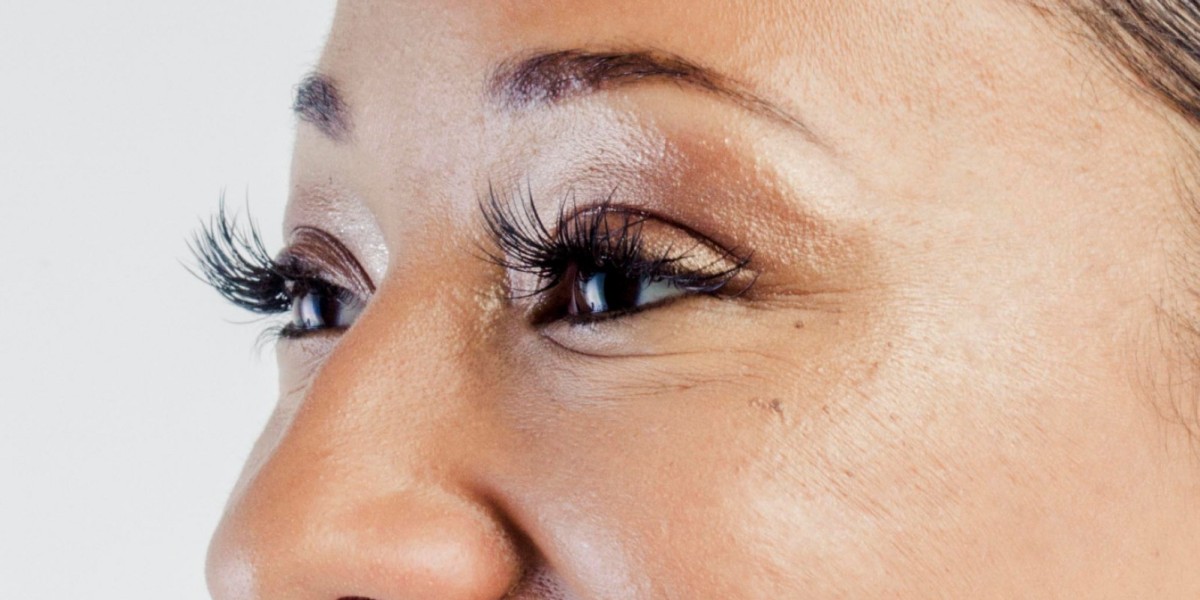 How Effective Is Eyelash Hair Transplant for Fuller Lashes?