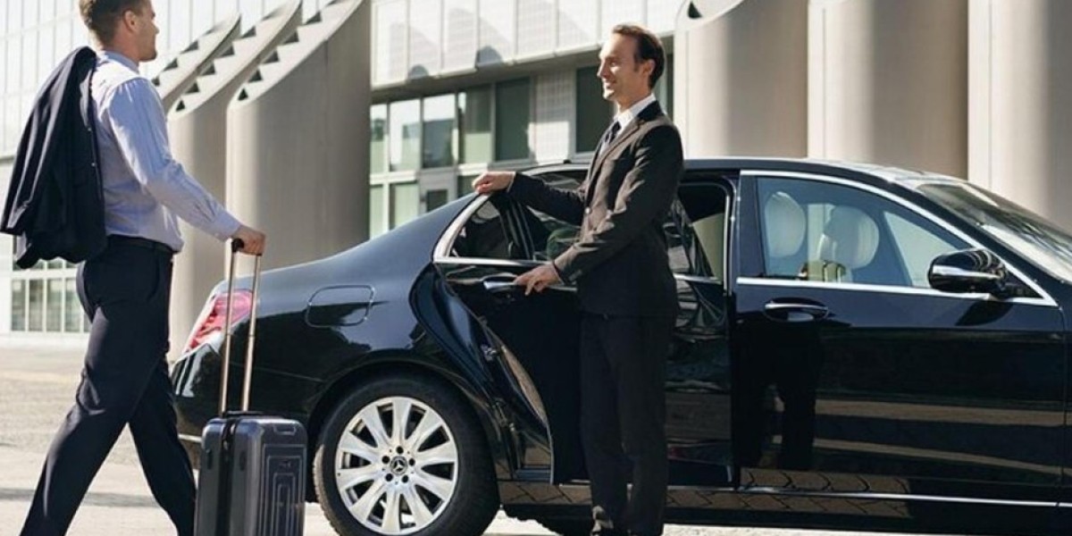 10 Insider Secrets Your Chauffeur Can Teach You About Luxury Travel | Chauffeured Car Service