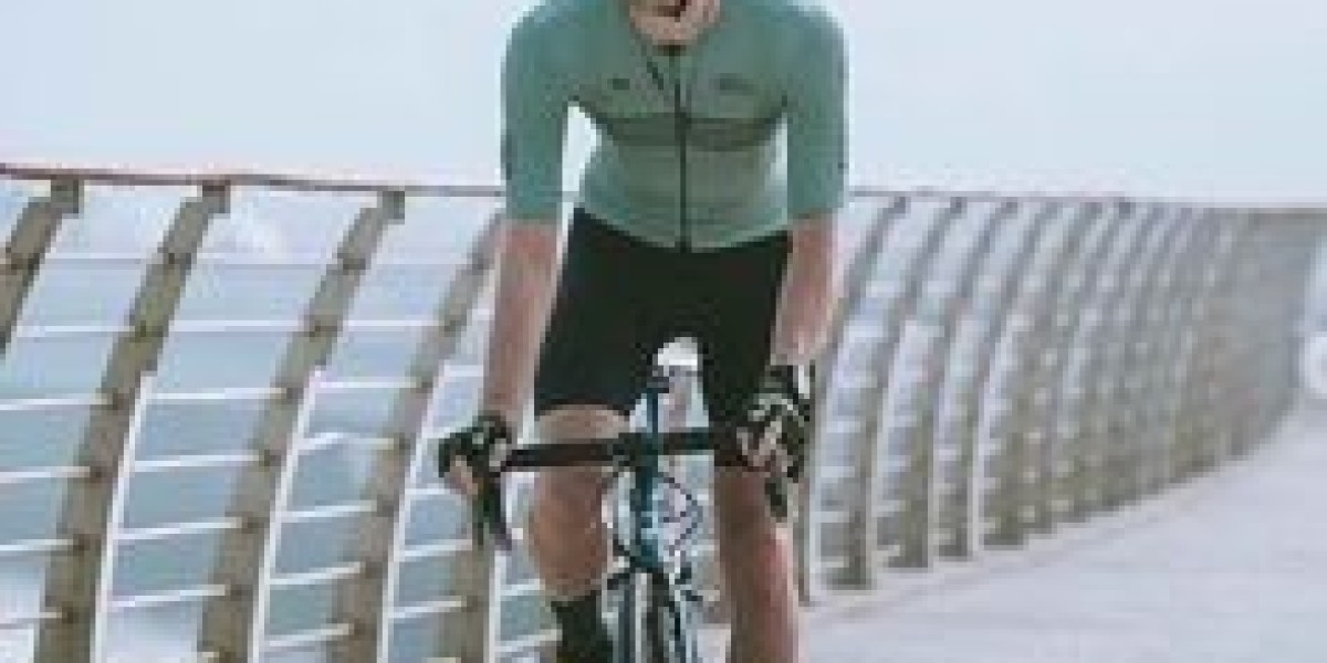Cycling Apparel Market 2023–2033: Trends, Growth Drivers & Forecasts