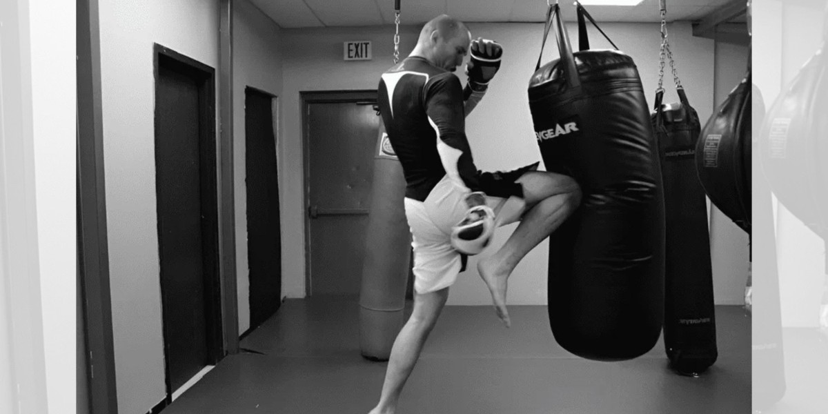 Can Mastering the Clinch Turn You Into an Unstoppable Muay Thai Fighter?