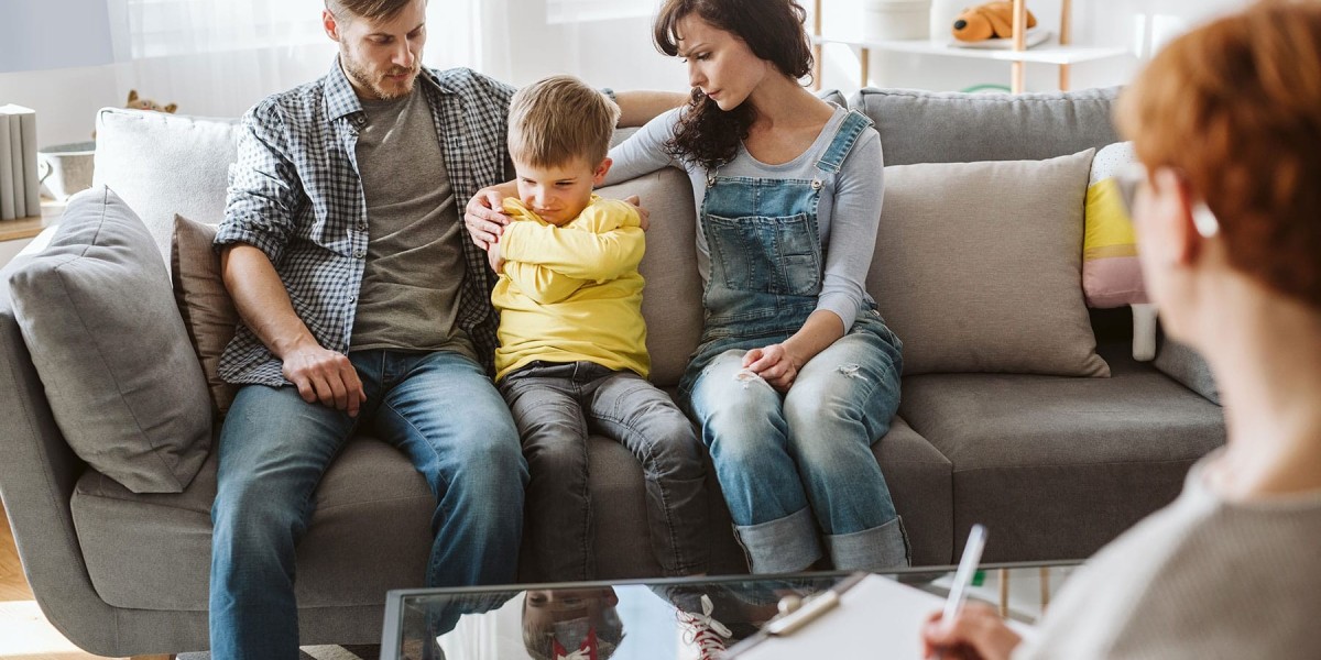 Compassionate Therapist for Young Adults with Anxiety and Depression – FamilyFirst
