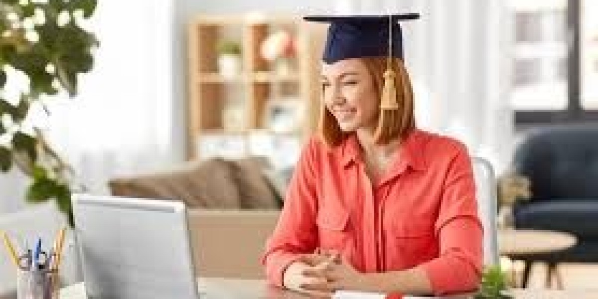 Can Online Degrees Compete with Traditional Universities?