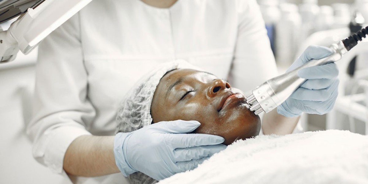 What Does The Best Dermatologist Look For In A Consultation?