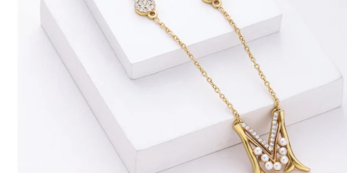 The Classic Appeal of Pearl 925 Silver Jewellery