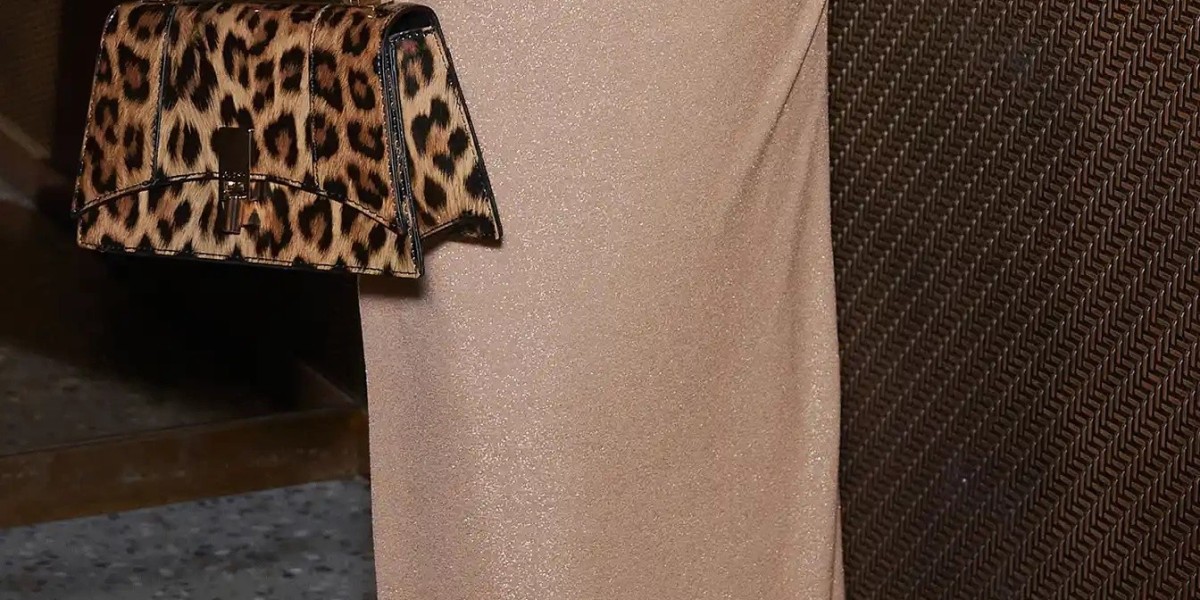 Strapless Dress – Sophisticated Designs That Highlight Your Beauty