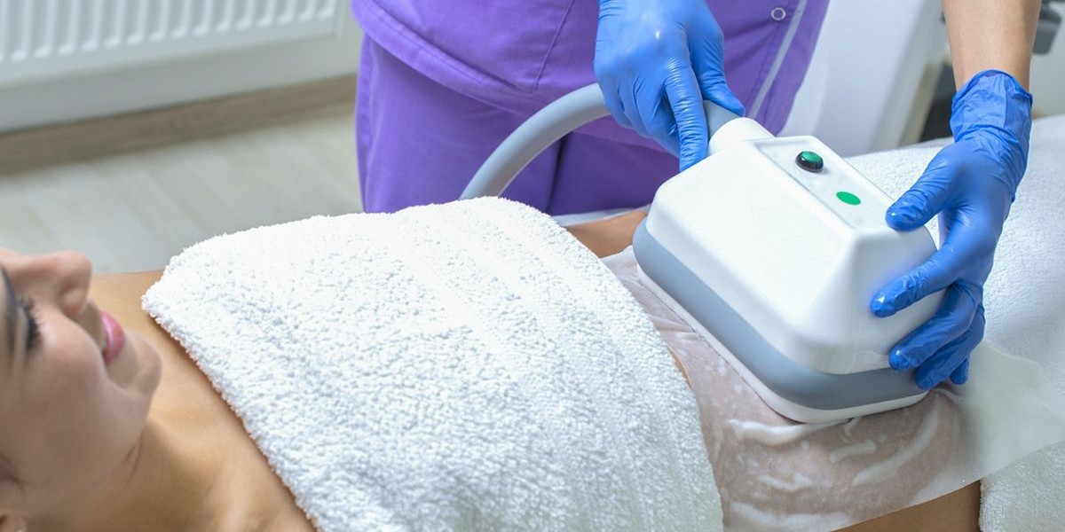 How Is Coolsculpting Different From Liposuction?