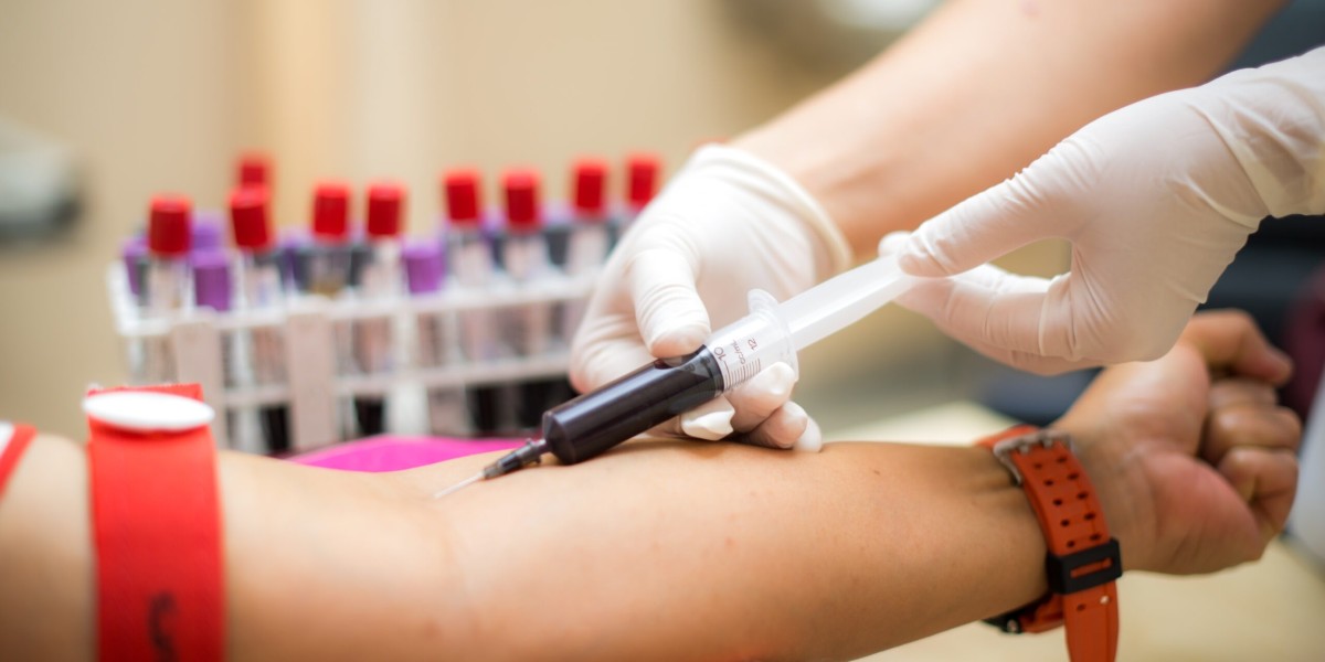 Can Seniors Get Blood Test at Home in Dubai?