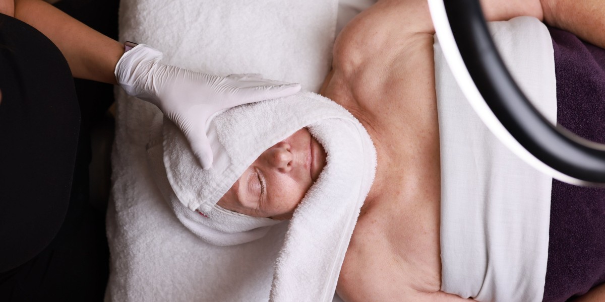 How a Full Body Massage with Aromatherapy Boosts Mind and Mood