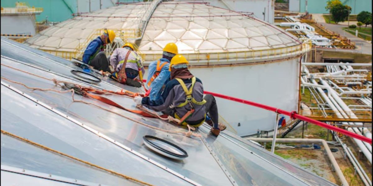 How Can Roofing Company Parkland Help You Save on Roof Repairs?
